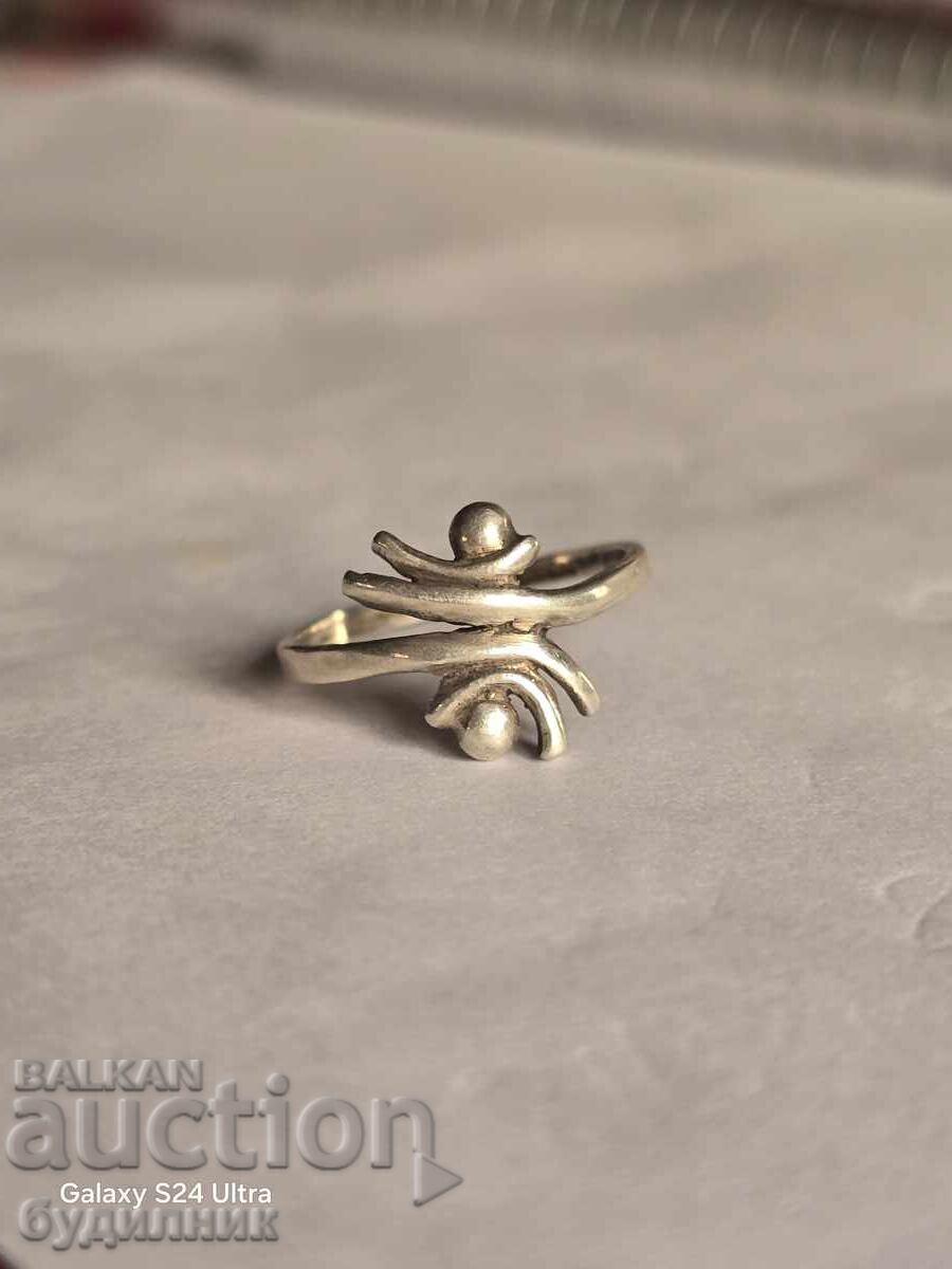 Silver ring. 17.7mm. I'm launching over 100 Auctions. Check them out