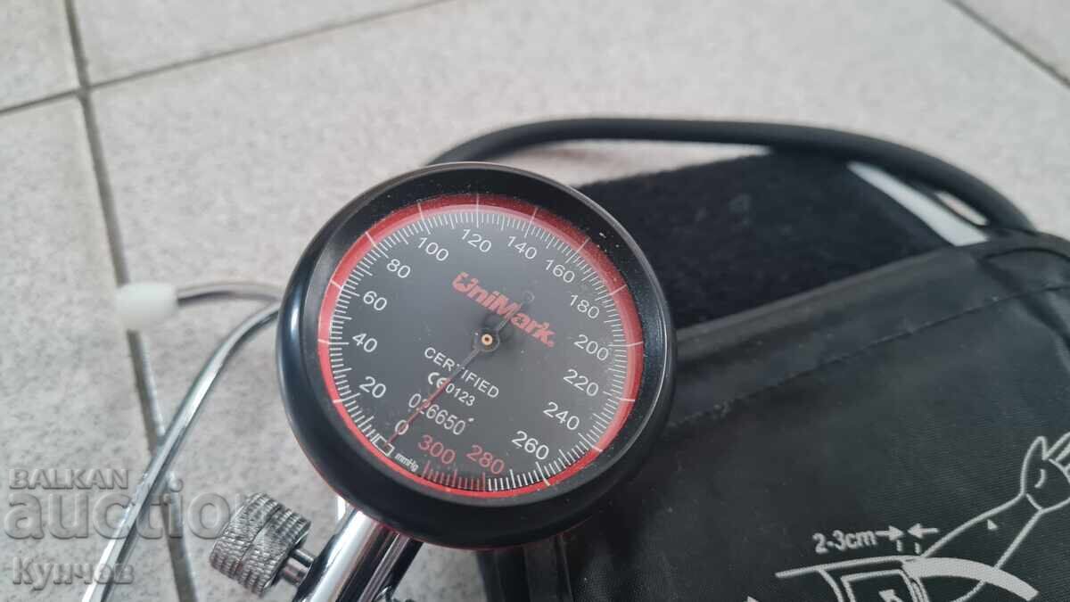 Blood pressure monitor