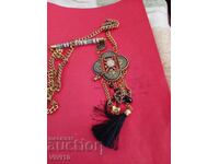 Αρχαίο κολιέ με κέντημα