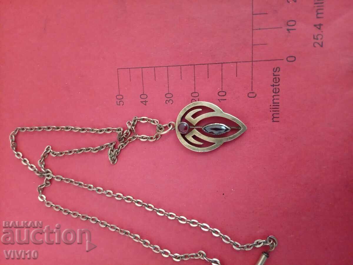 Colier vechi cu rubine și Aurire cu preț 60.00 BGN | € 30.68