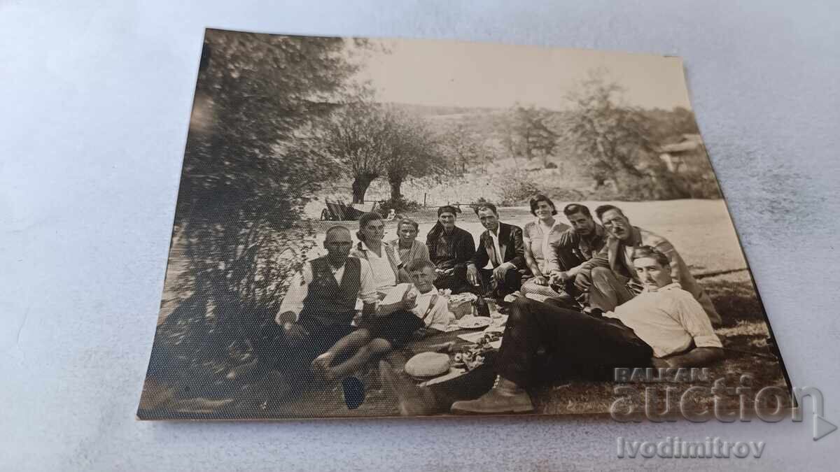 Photo of Debeltsa men, women, and children at a picnic in the meadow, 1930