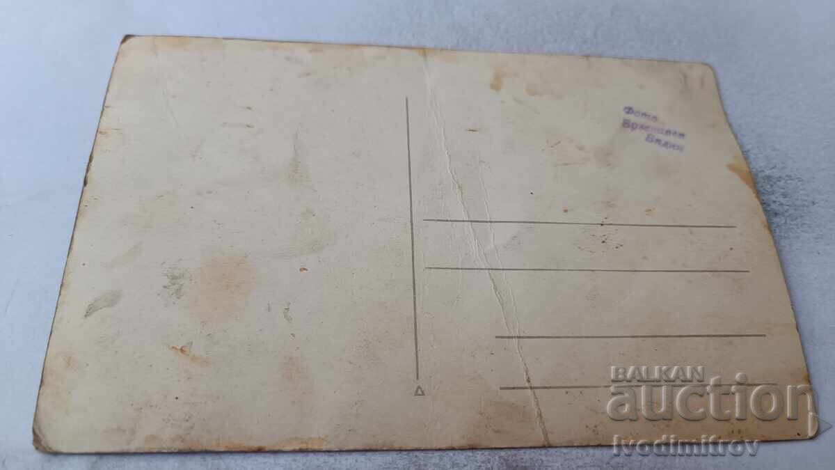 Φωτογραφία Μαθητών με τη δασκάλα τους με τιμή 2.45 BGN | € 1.25