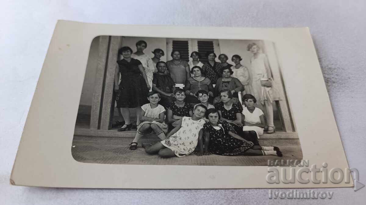 Снимка Св. Константинъ Жени и момичета 1929 Снимка Св. Константинъ Жени и момичета 1929