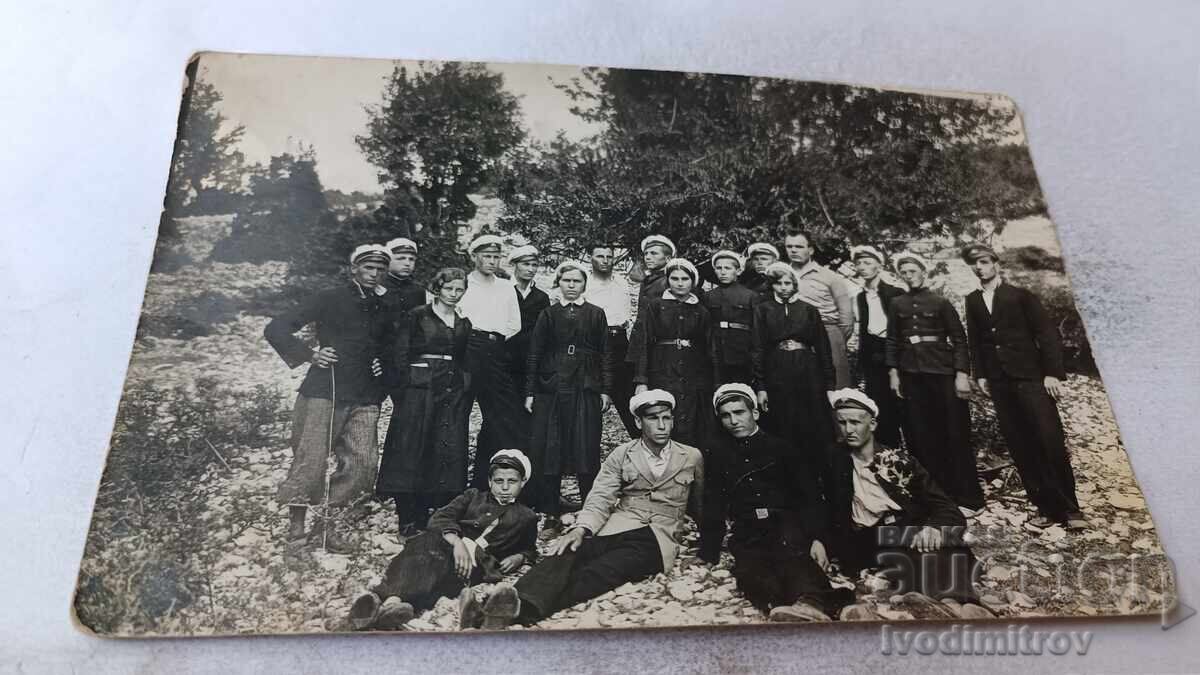 Снимка Ученици със своя учител