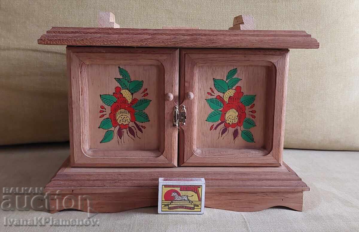 Ντουλάπι από μασίφ ξύλο για γνώστες - 7