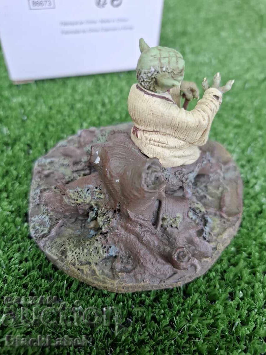 Auction Collectible Star Wars Figure Auction Collectible Star Wars Figure