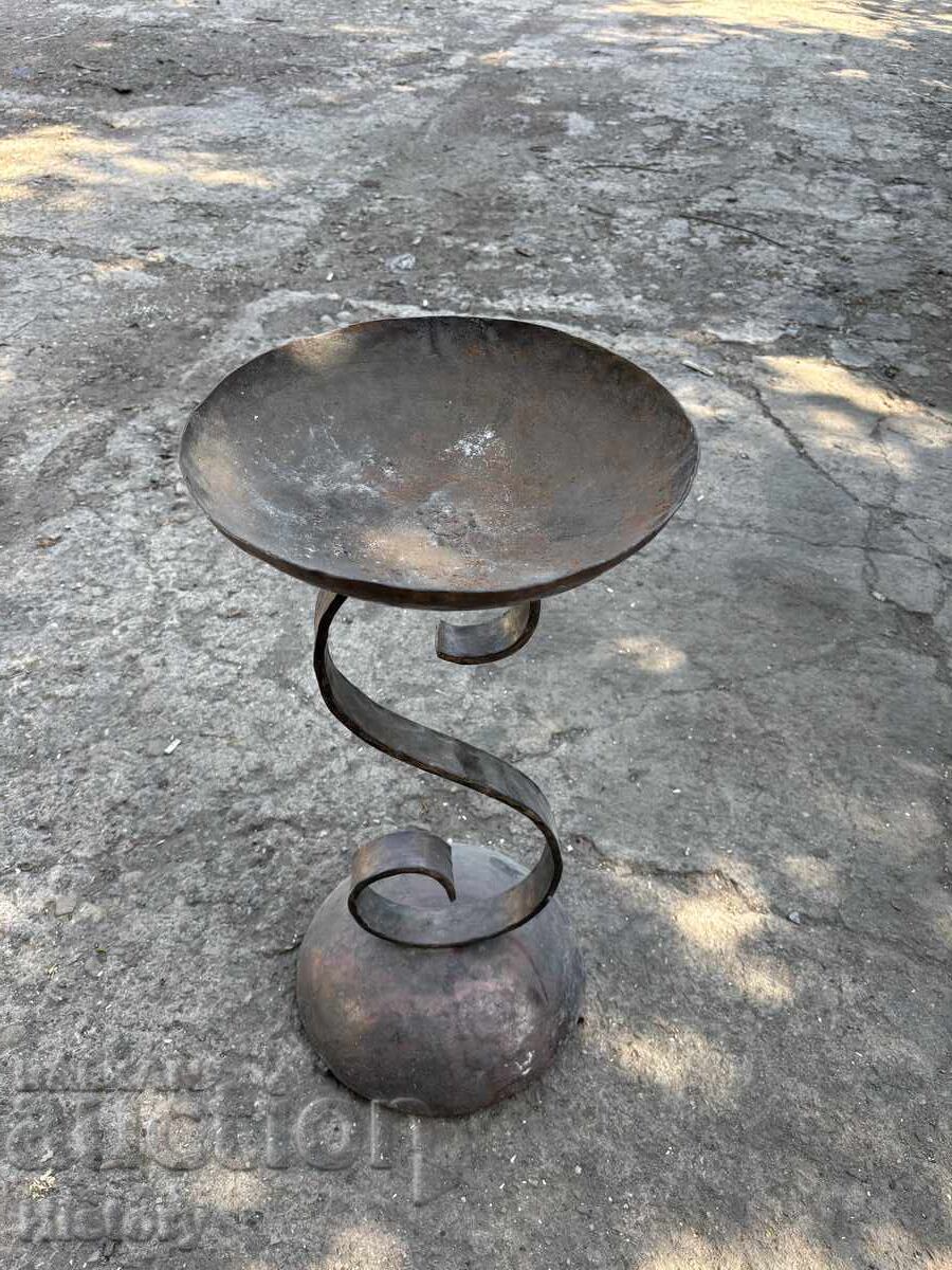 scrumieră din fier forjat cu preț 29.99 BGN | € 15.33