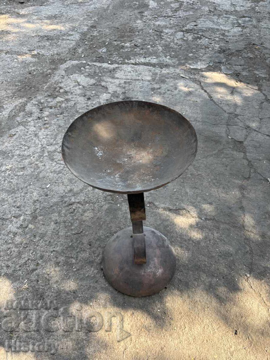 scrumieră din fier forjat