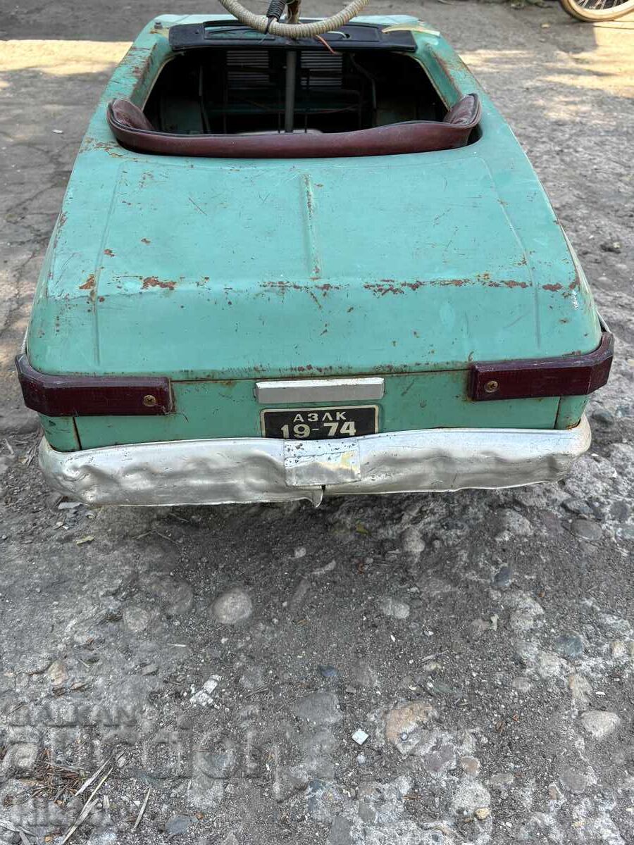 Licitație Mașină de jucărie pentru copii cu pedale din tablă Moscvici Licitație Mașină de jucărie pentru copii cu pedale din tablă Moscvici