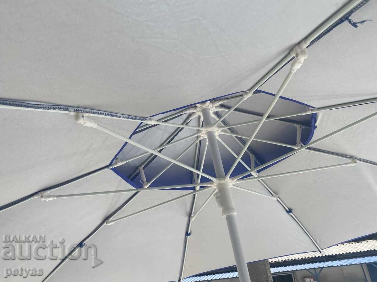 Μεγάλη ομπρέλα παραλίας με ρυθμιζόμενο κλαπέ/ σε δύο επίπεδα / με τιμή 55.50 BGN | € 28.38