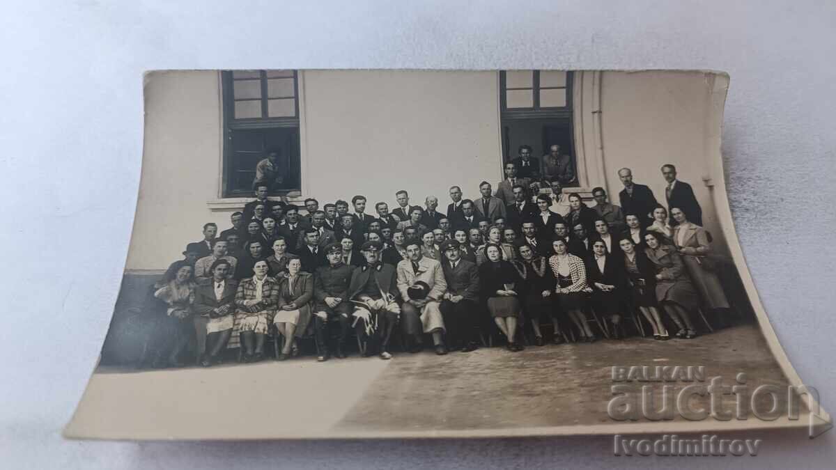 Photo Officers men and women Photo Officers men and women