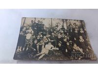 Fotografie Elevi de clasa a II-a cu învățătorul lor