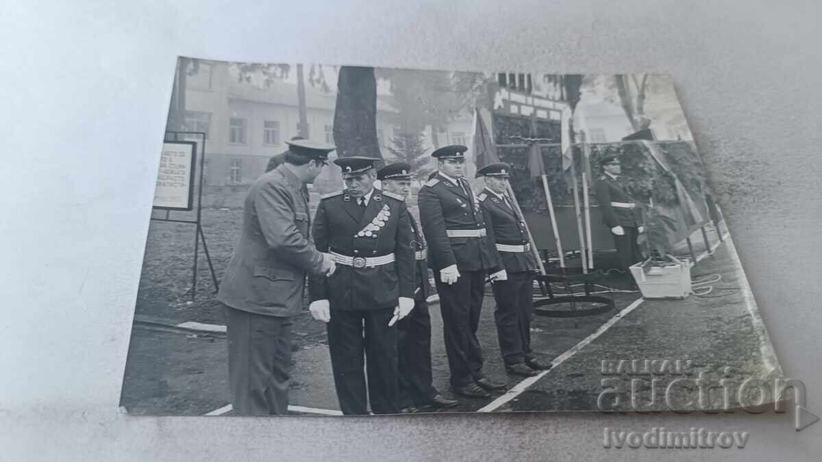 Φωτογραφία Στρατιωτών Αξιωματικών με παράσημα και μετάλλια