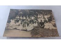 Φωτογραφία Μαθήτριες με τη δασκάλα τους στο πάρκο