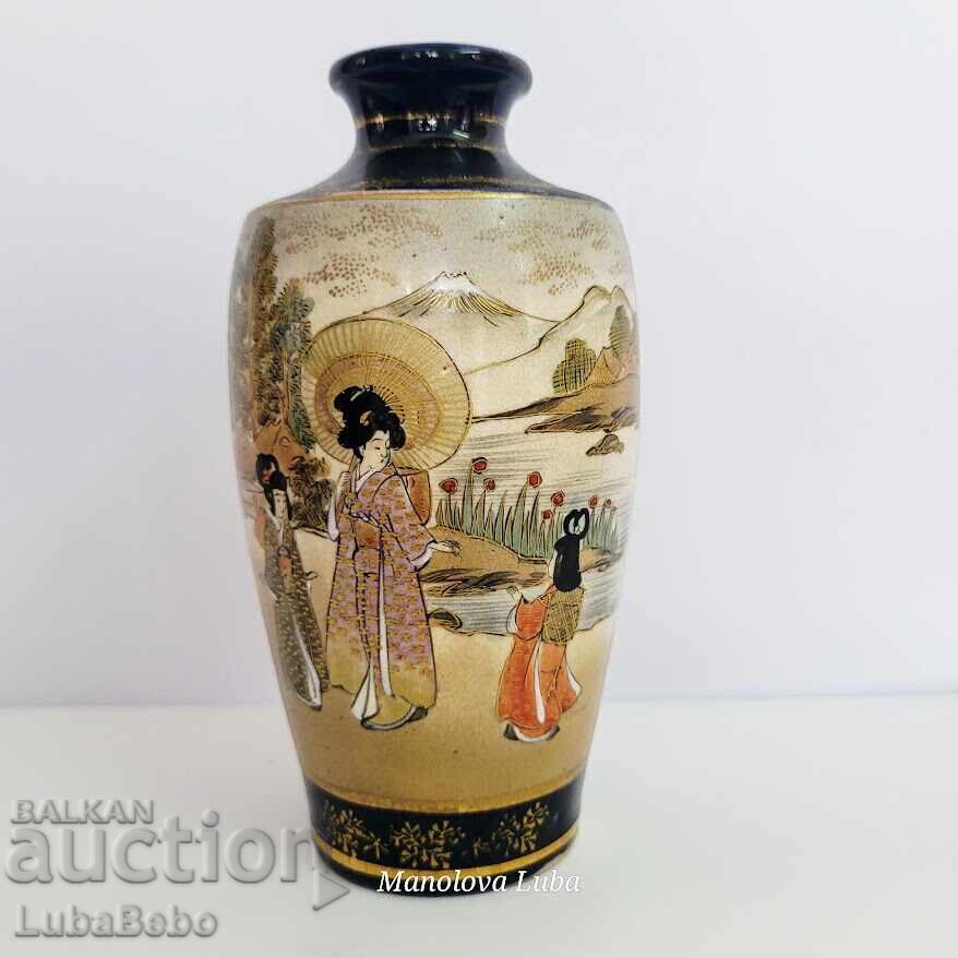 Auction Porcelain Vase Kinkozan Sobei Auction Porcelain Vase Kinkozan Sobei