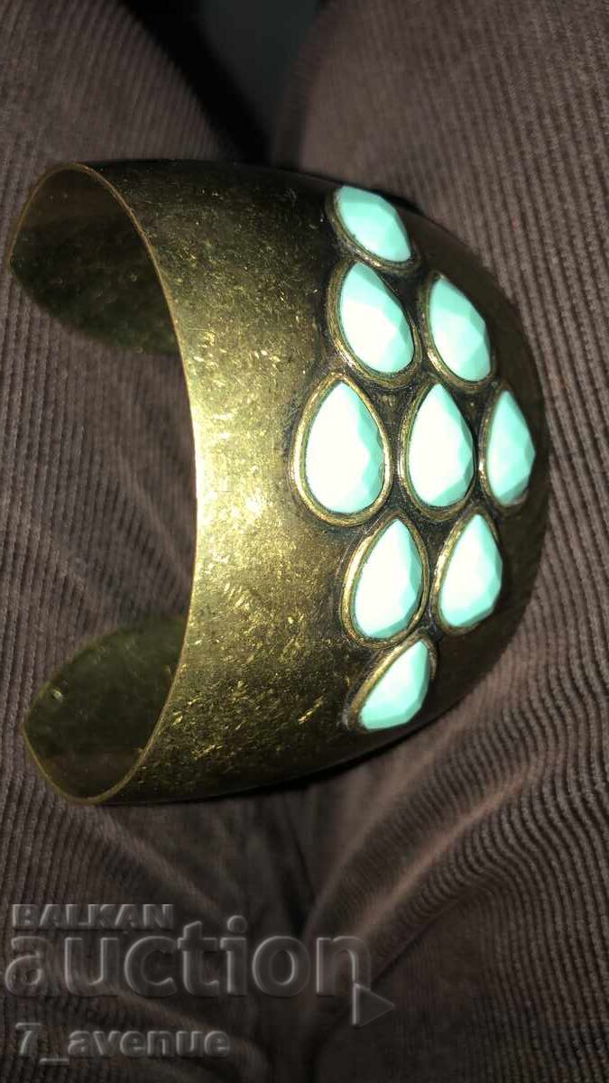 Grivnă cu pietre albastre Grivnă cu pietre albastre