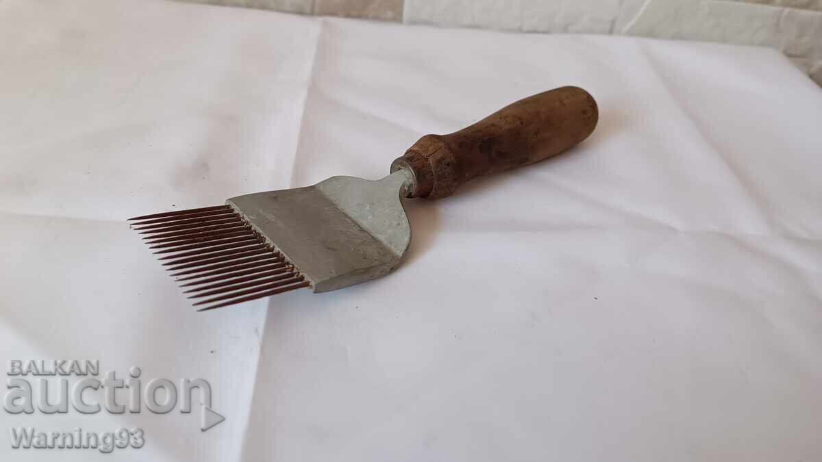 Livrarea Furculiță veche de apicultură pentru descapacire