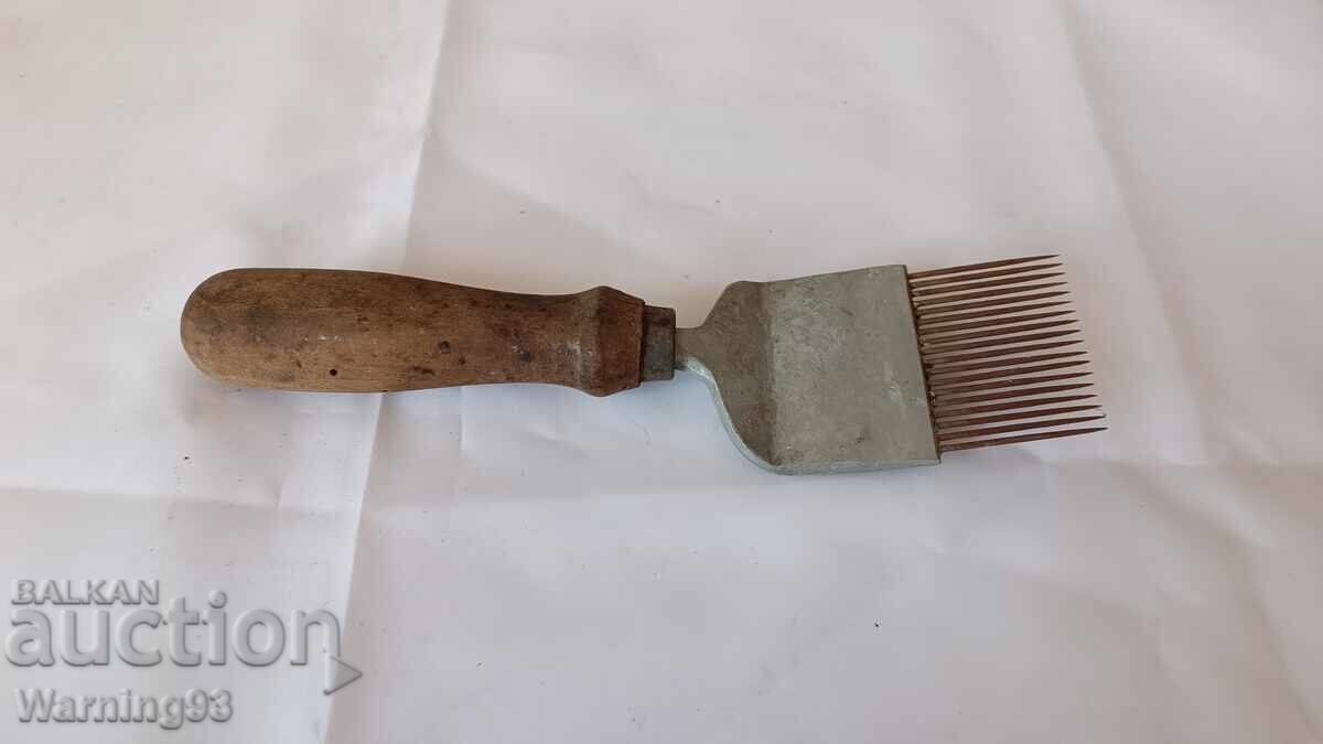 Furculiță veche de apicultură pentru descapacire