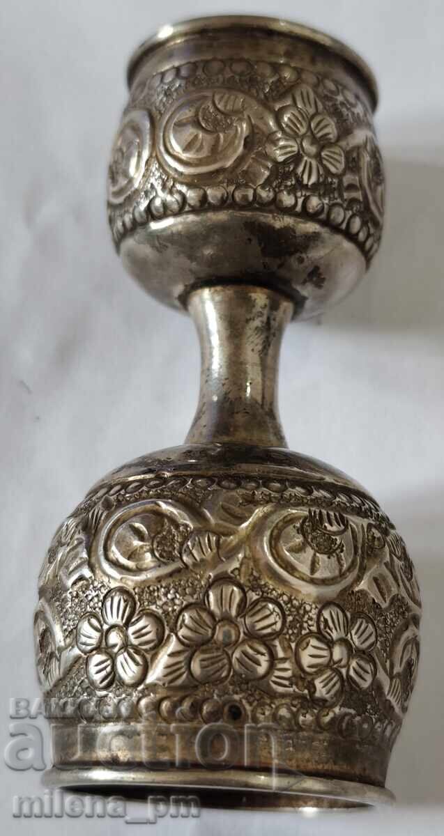 Licitație O ceașcă de argint