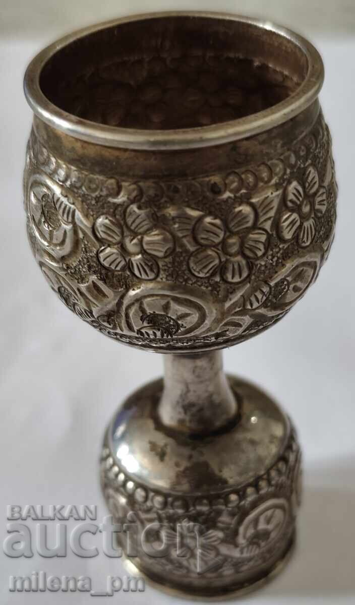 O ceașcă de argint