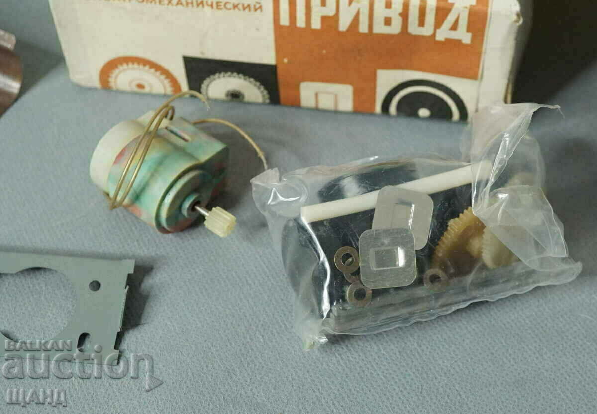 Motor electric rusesc Norma și angrenaje pentru mașină de jucărie cu preț 10.00 BGN | € 5.11 Motor electric rusesc Norma și angrenaje pentru mașină de jucărie cu preț 10.00 BGN | € 5.11