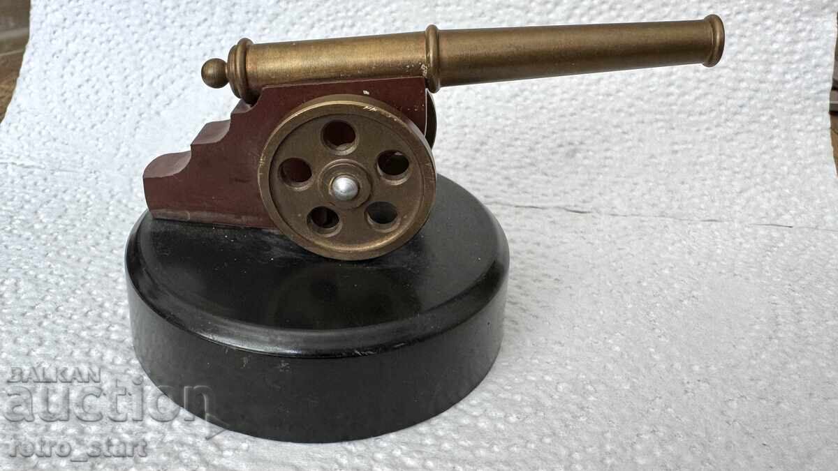 Ρωσικό κανόνι σουβενίρ δεκαετίας '60, βακελίτης και ορείχαλκος με τιμή 22.00 BGN | € 11.25