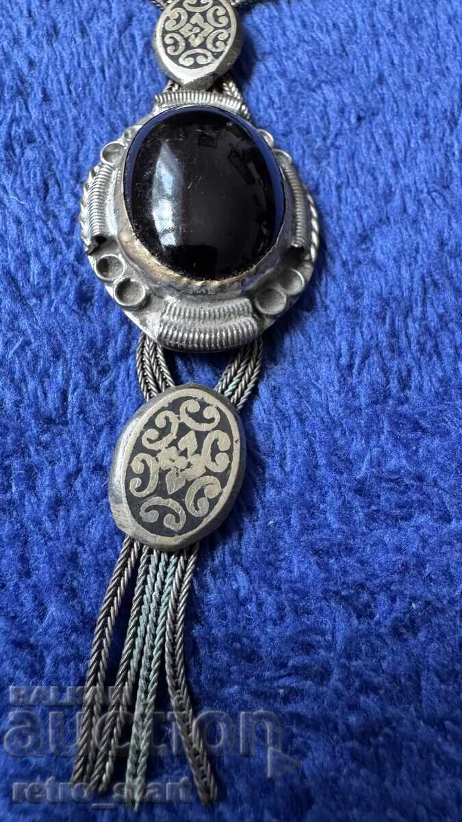 Старо колие с ниело с цена 25.00 лв. | € 12.78