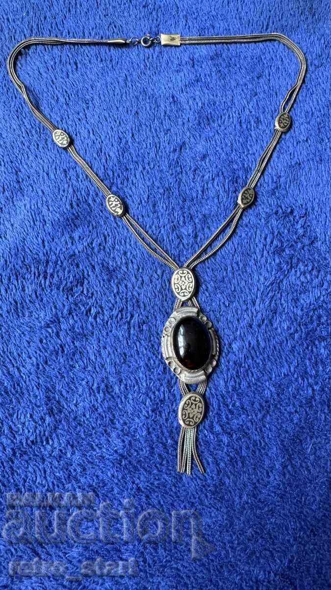 Старо колие с ниело