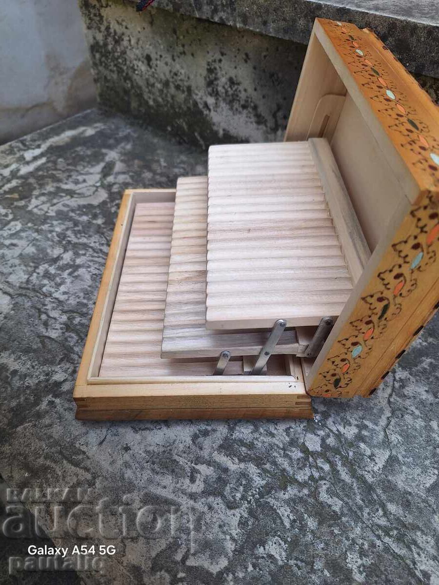 WOODEN TOBACCO BOX - 5 WOODEN TOBACCO BOX - 5