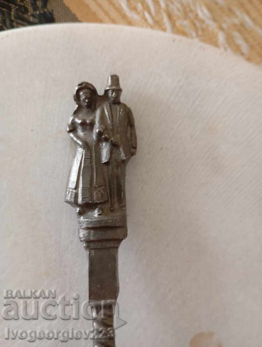Linguriță veche pentru decorațiuni cu preț 11.00 BGN | € 5.62