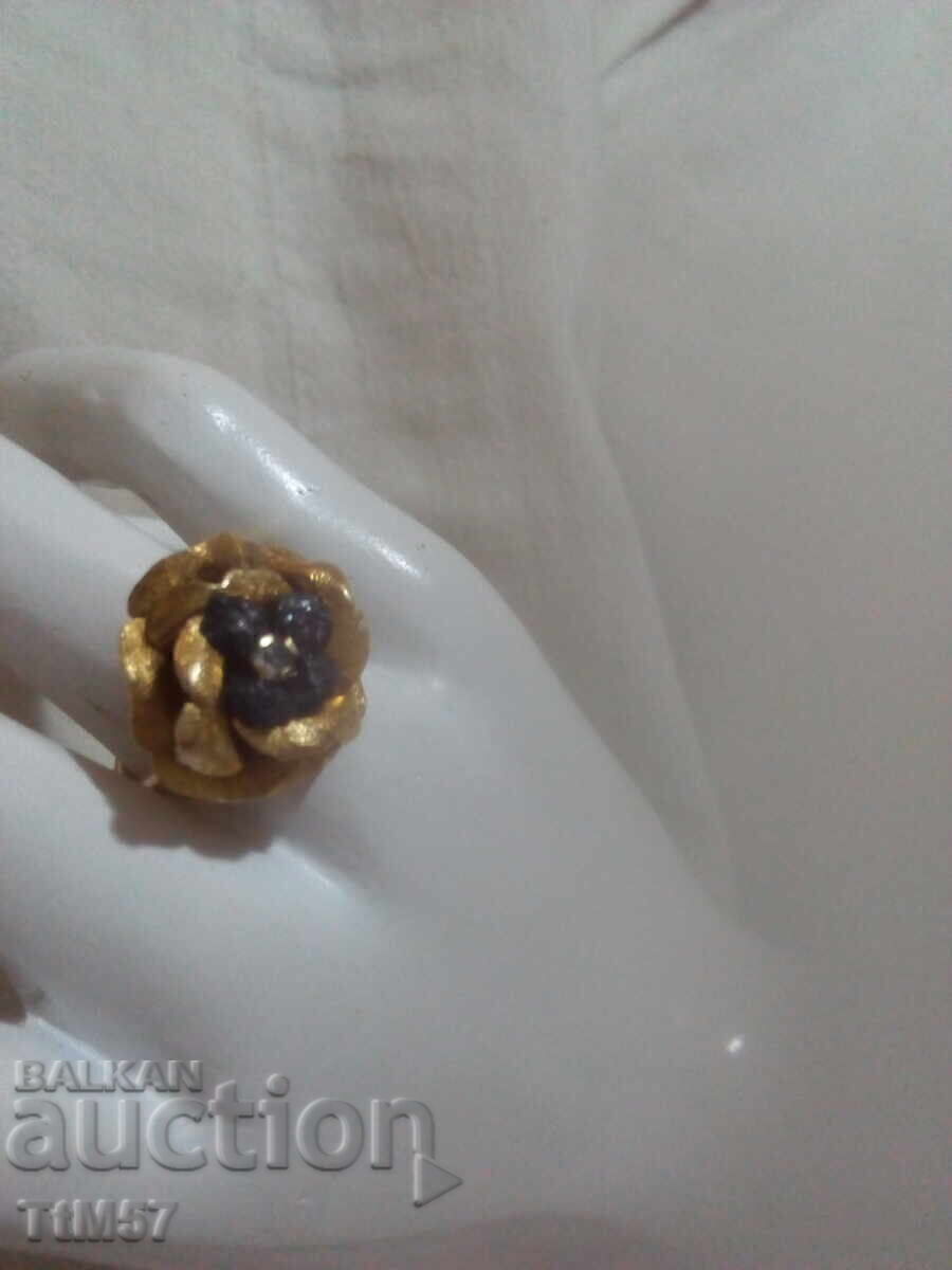 златен пръстен с диаманти с цена 480.00 лв. | € 245.42 златен пръстен с диаманти с цена 480.00 лв. | € 245.42