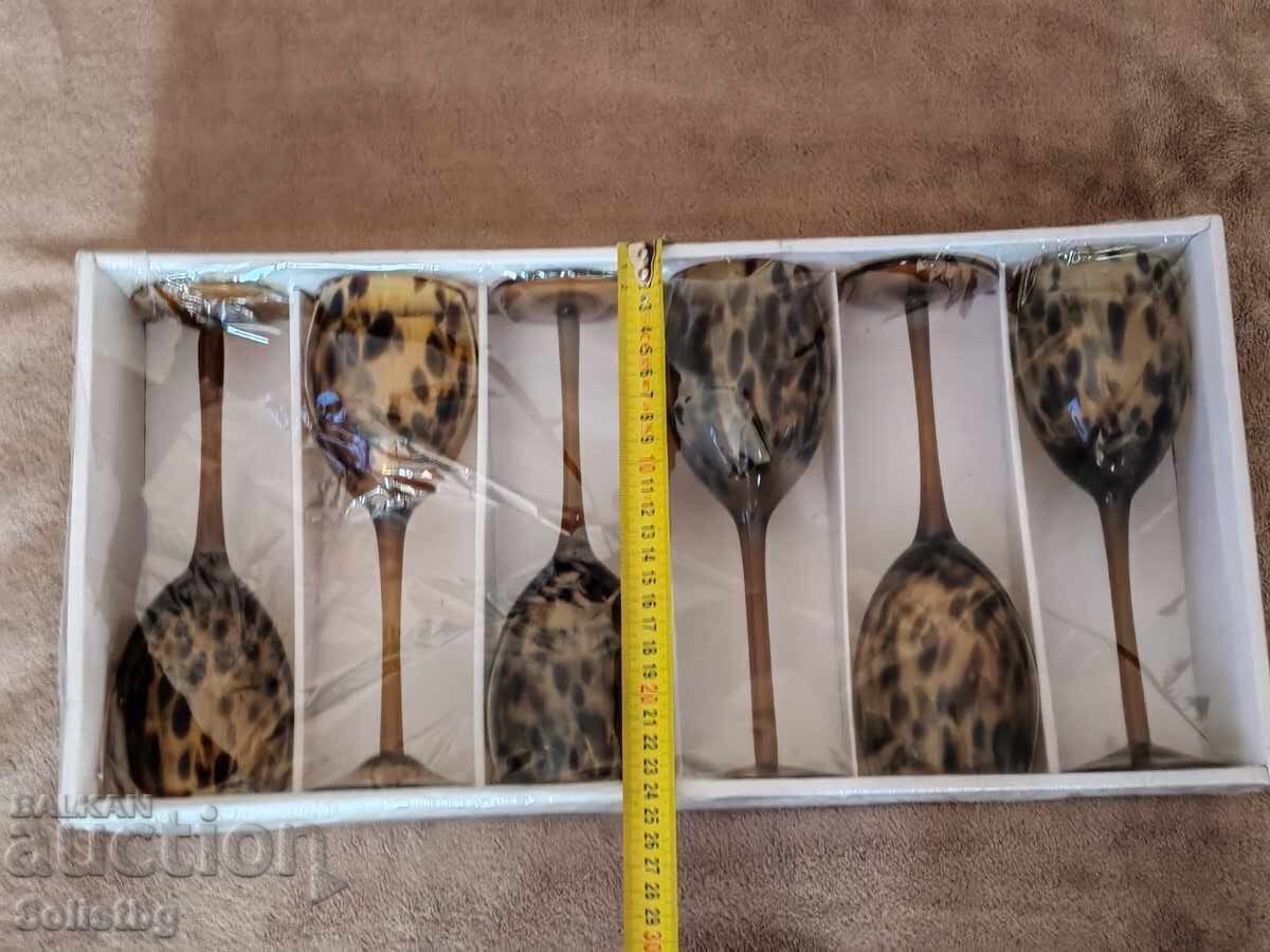 Set de 6 pahare vintage pentru vin alb, chihlimbar cu preț 180.00 BGN | € 92.03