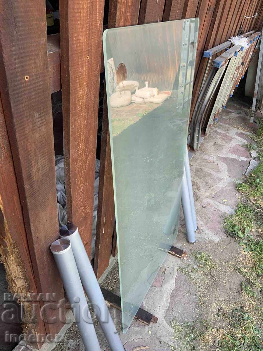 Licitație MASĂ CU BLAT DE STICLĂ CU PICIOARE METALICE