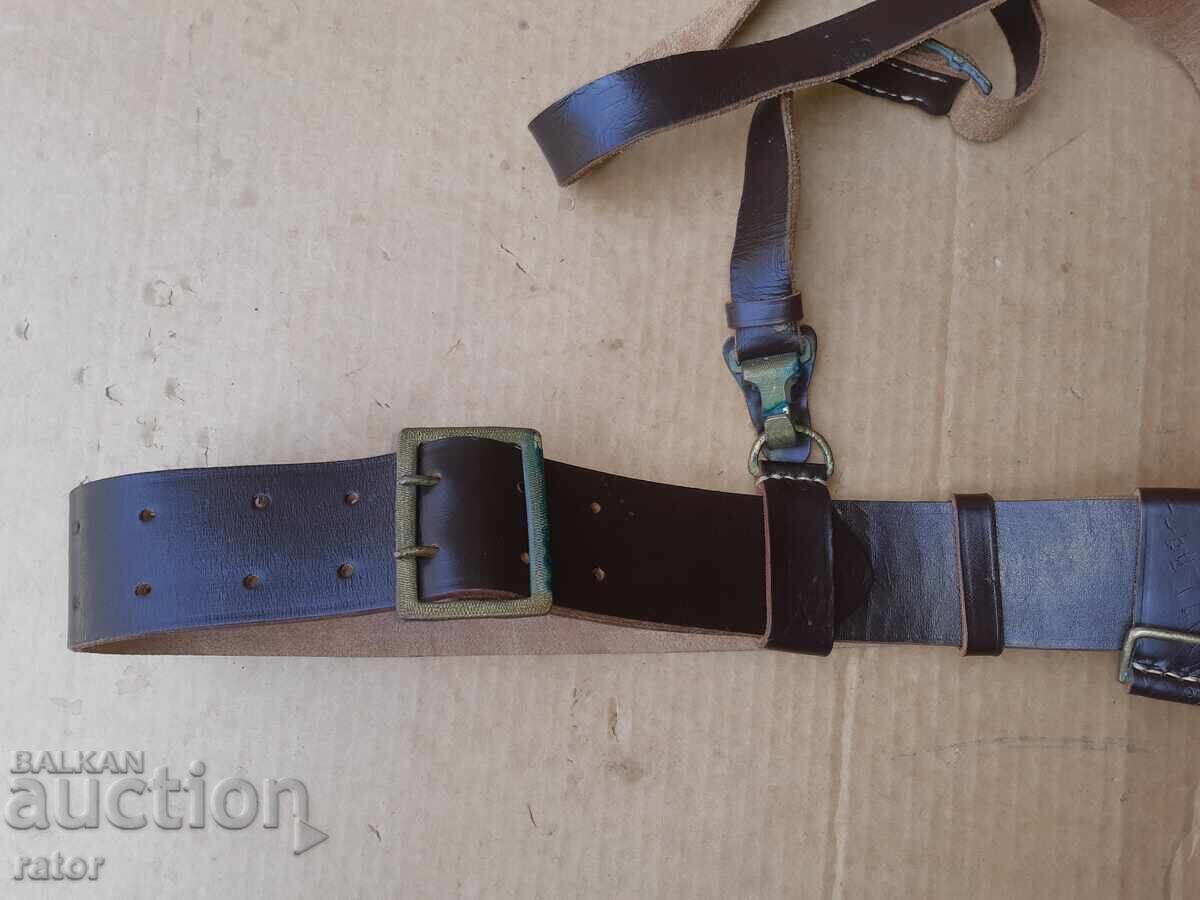 Centură de ofițer de paradă militară veche cu spadă, uniformă cu preț 59.99 BGN | € 30.67