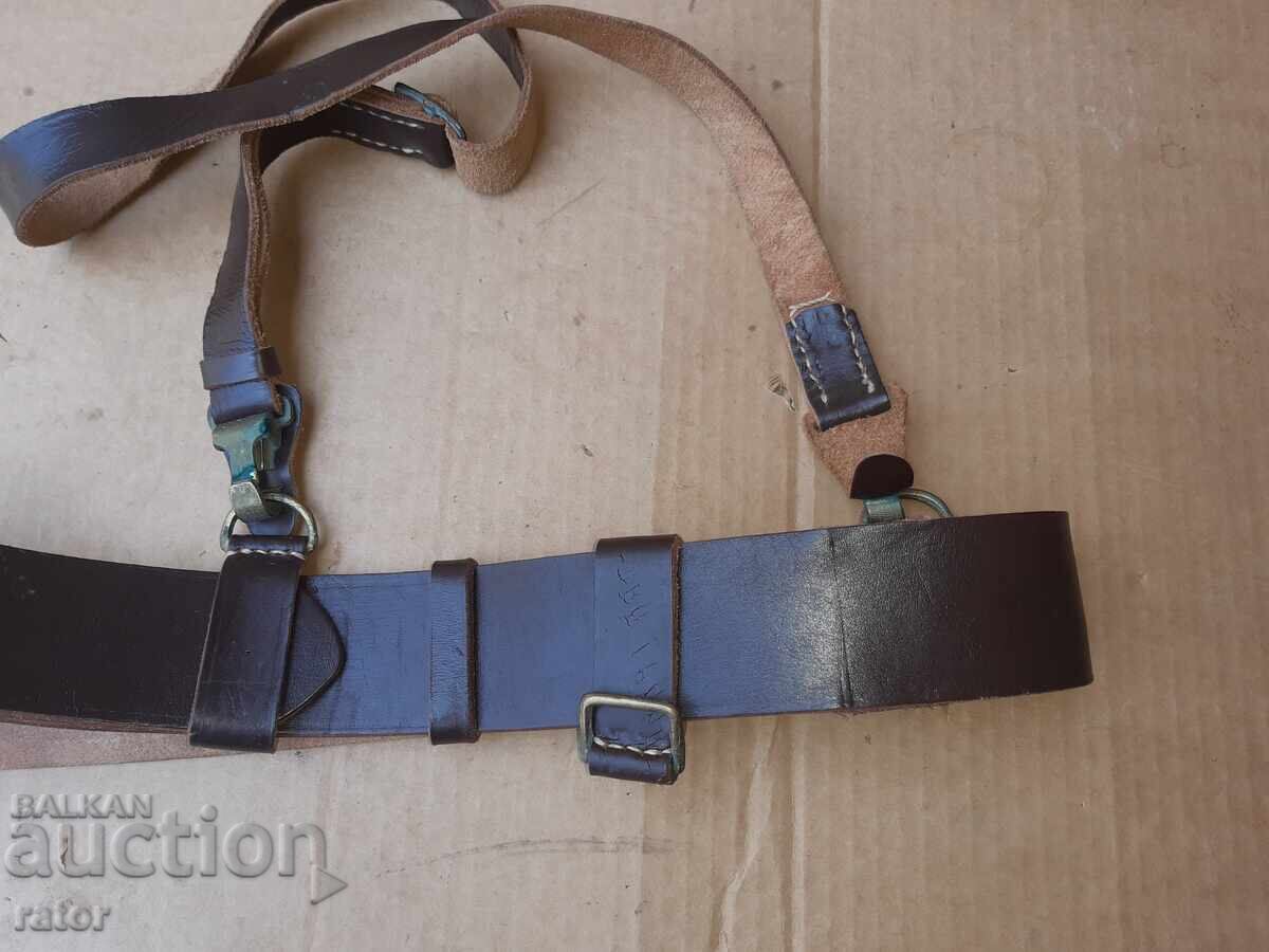 Licitație Centură de ofițer de paradă militară veche cu spadă, uniformă