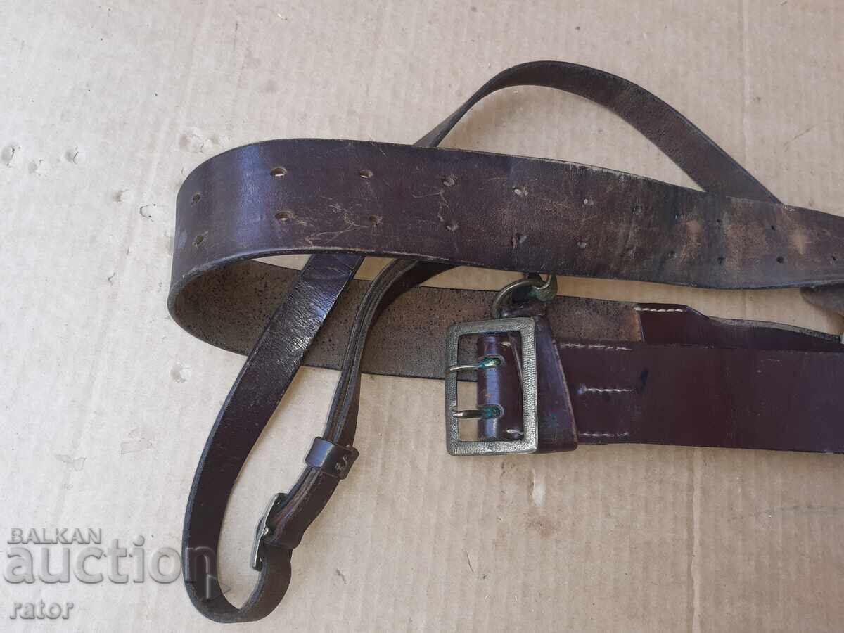 Centură de ofițer de paradă militară veche cu spadă, uniformă cu preț 54.99 BGN | € 28.12