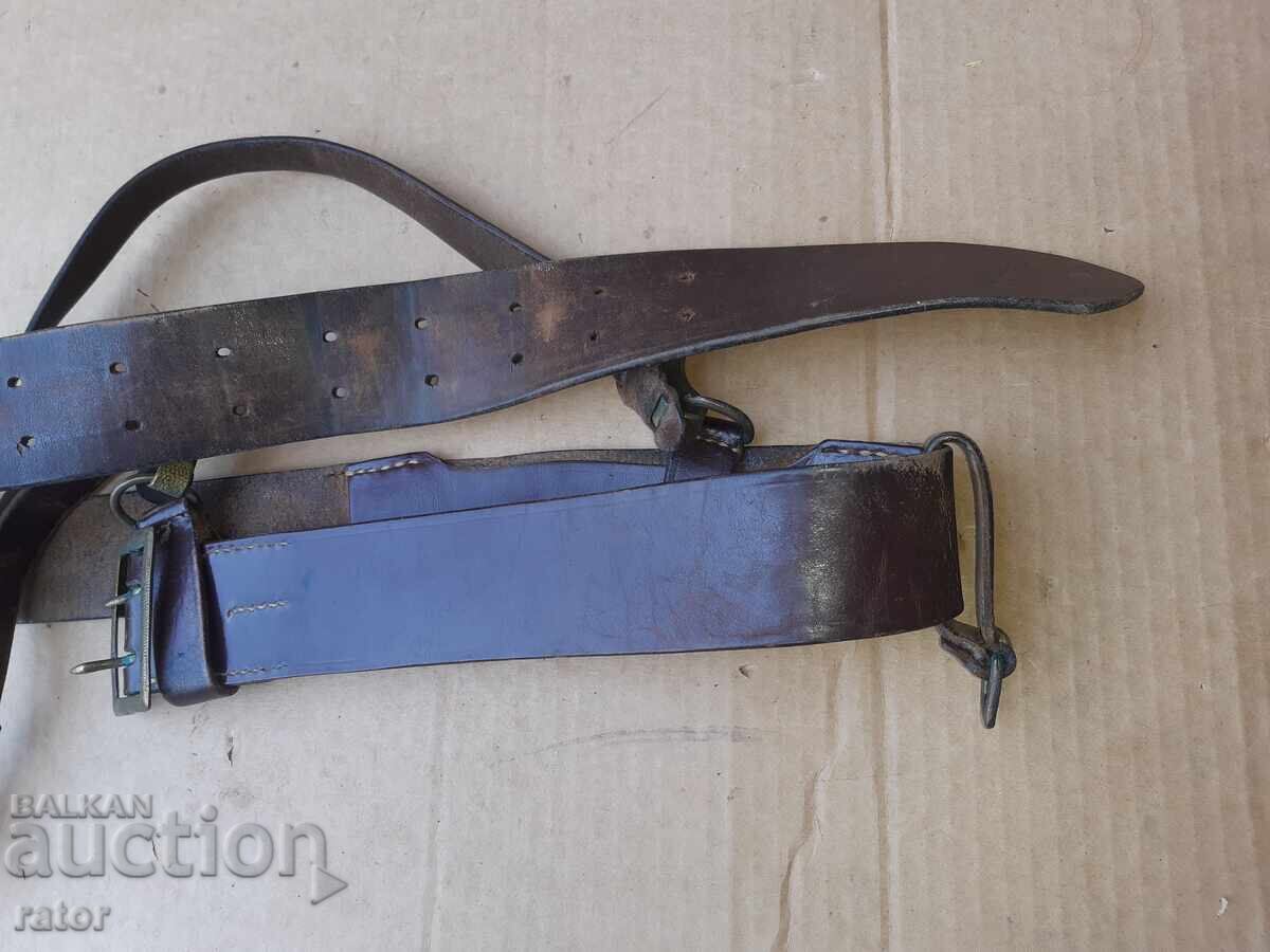 Licitație Centură de ofițer de paradă militară veche cu spadă, uniformă