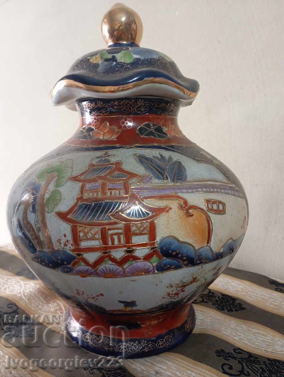 Licitație Bol de porțelan vechi cu capac