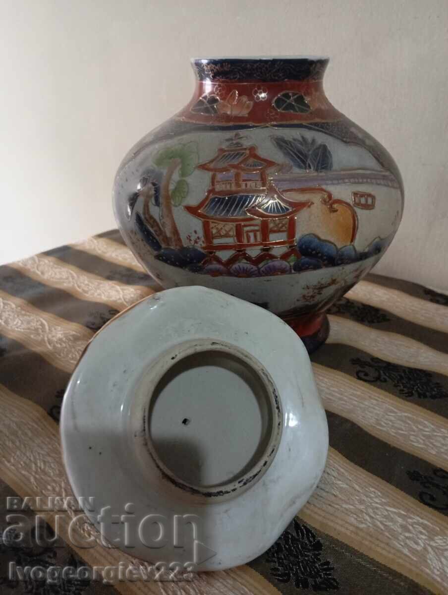 Livrarea Bol de porțelan vechi cu capac