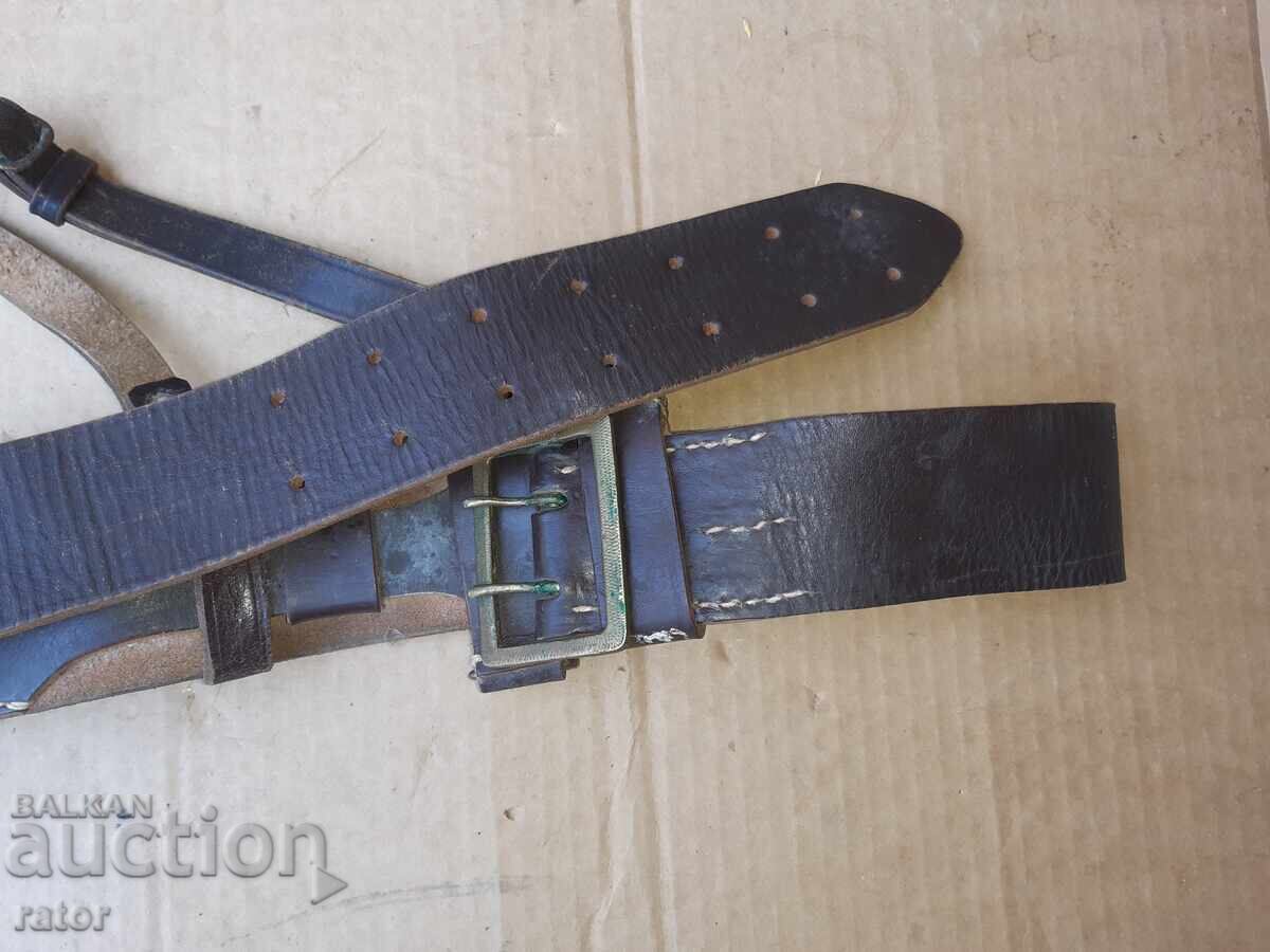 Centură de ofițer de paradă militară veche cu spadă, uniformă cu preț 39.99 BGN | € 20.45