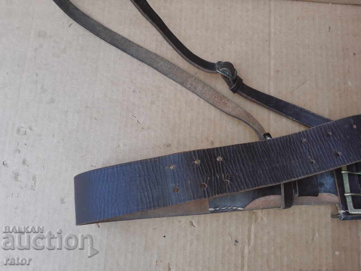 Licitație Centură de ofițer de paradă militară veche cu spadă, uniformă