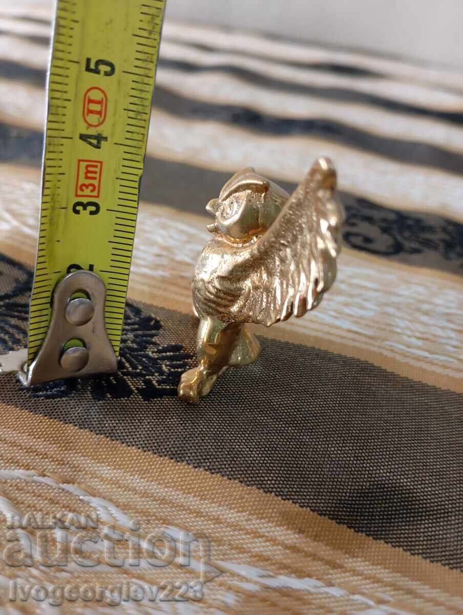 Delivery of A statuette of an owl Delivery of A statuette of an owl