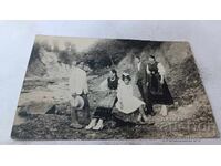 Fotografie Troiană Fete și băieți în valea râului 1920