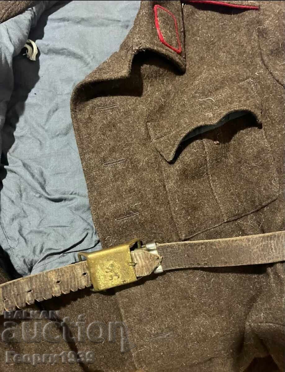 Jachetă socială și curea militară cu preț 30.00 BGN | € 15.34