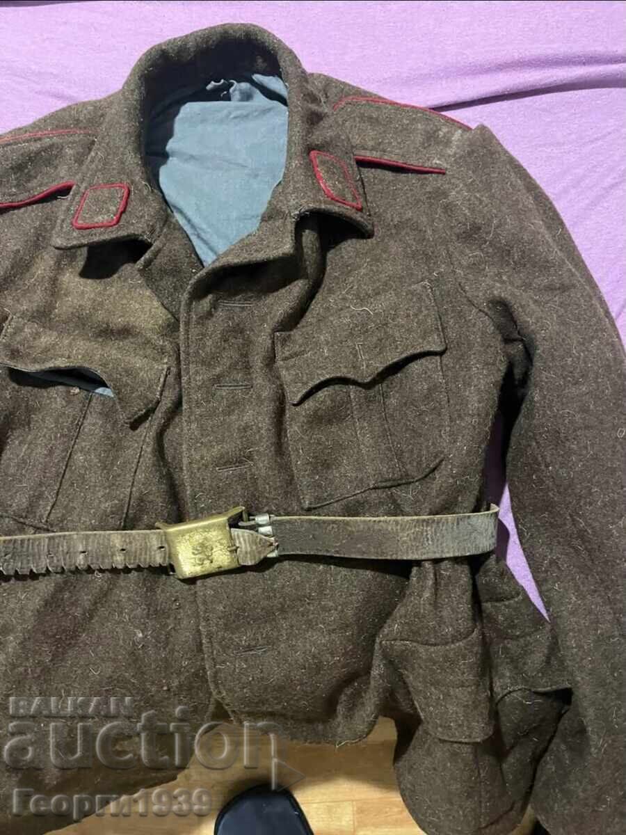 Jachetă socială și curea militară