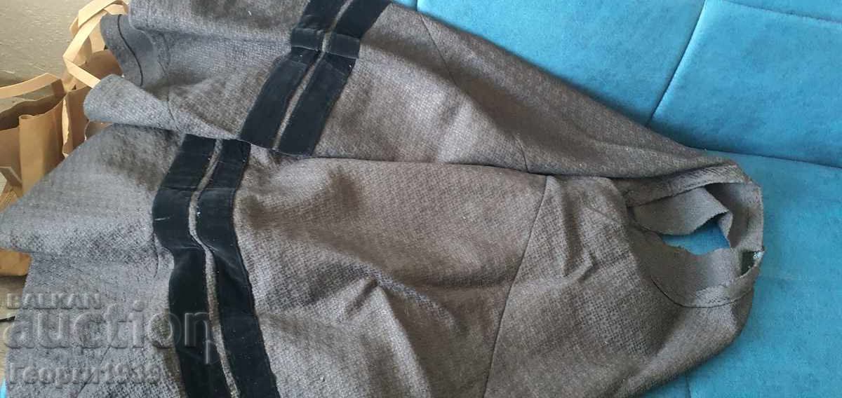 Δημοπρασία Γυναικείες παλιές παραδοσιακές φούστες Δημοπρασία Γυναικείες παλιές παραδοσιακές φούστες