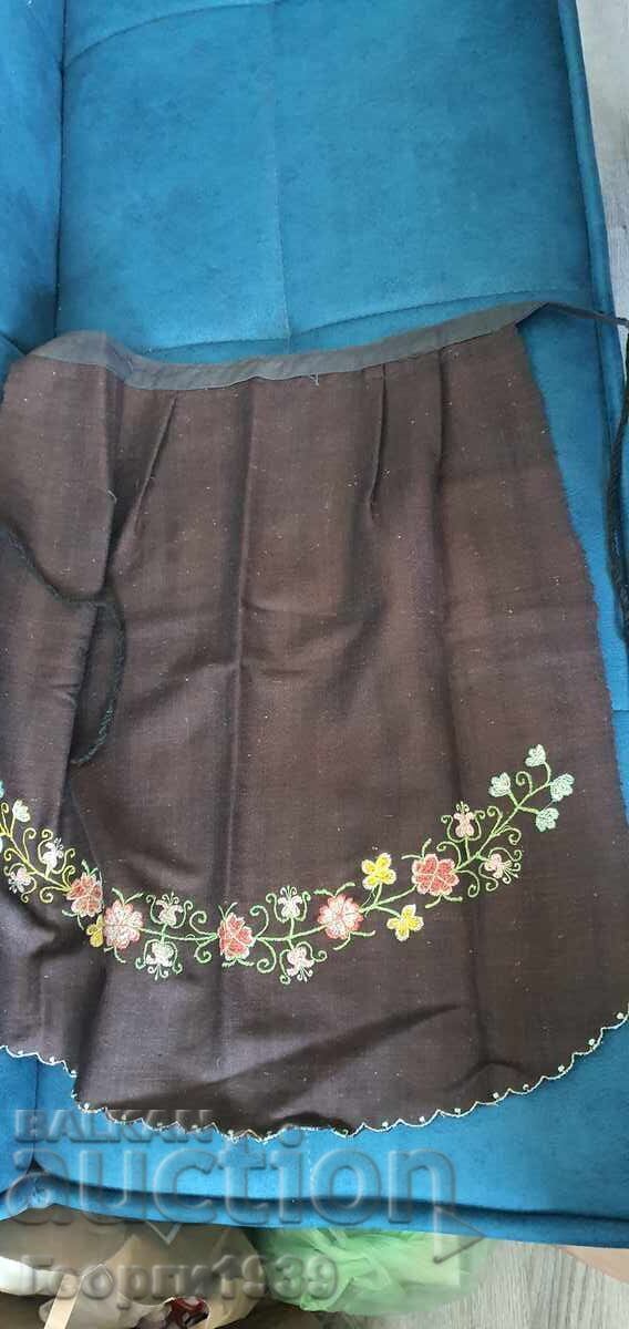 Автентични престилки за носии