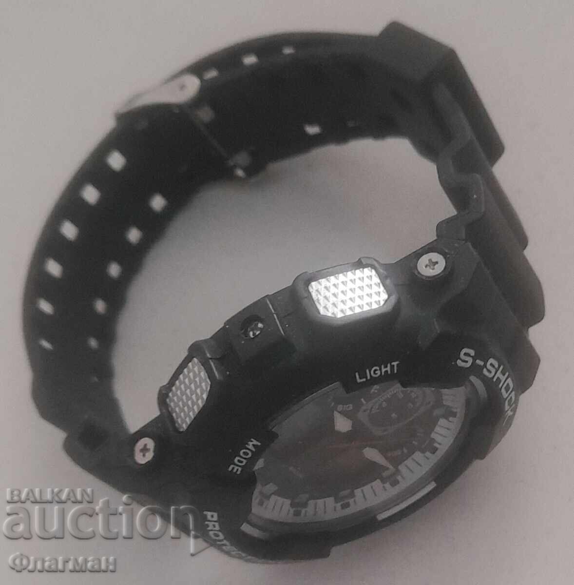 Спортен часовник S-SHOCK - Перфектен с цена 80.00 лв. | € 40.90 Спортен часовник S-SHOCK - Перфектен с цена 80.00 лв. | € 40.90