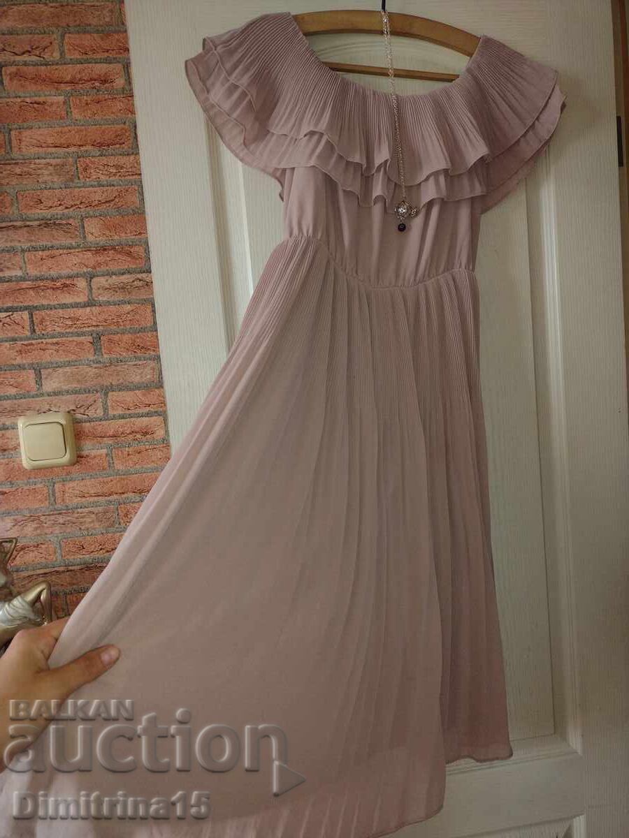 Beautiful Ladies' Dress with Accessory with price 30.00 BGN | € 15.34