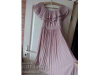 Rochie frumoasă de damă cu accesoriu